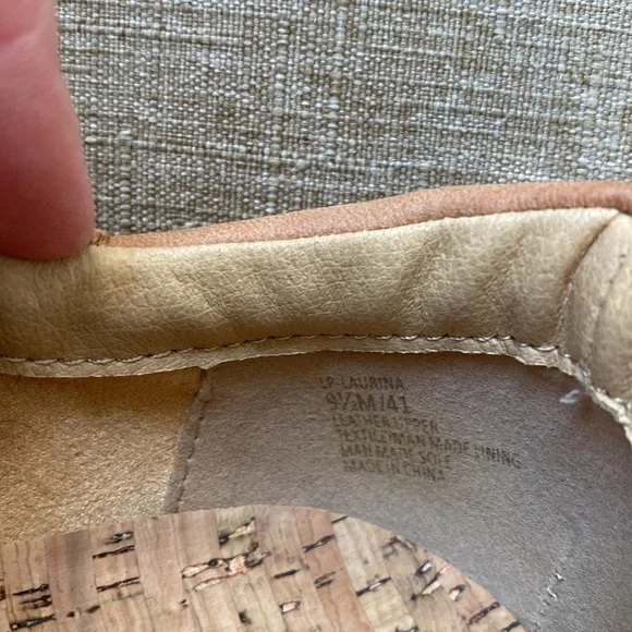 Women’s Leather Lucky Brand Sneakers - Picture 3 of 4